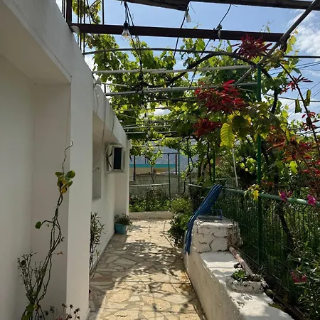 Emy'S Rooms Himare Exterior photo